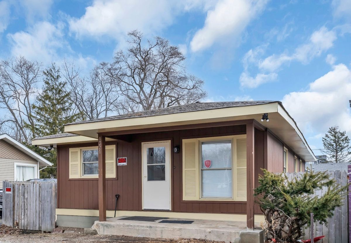 1321 Cedar Lake Road, Round Lake Beach, IL 60073