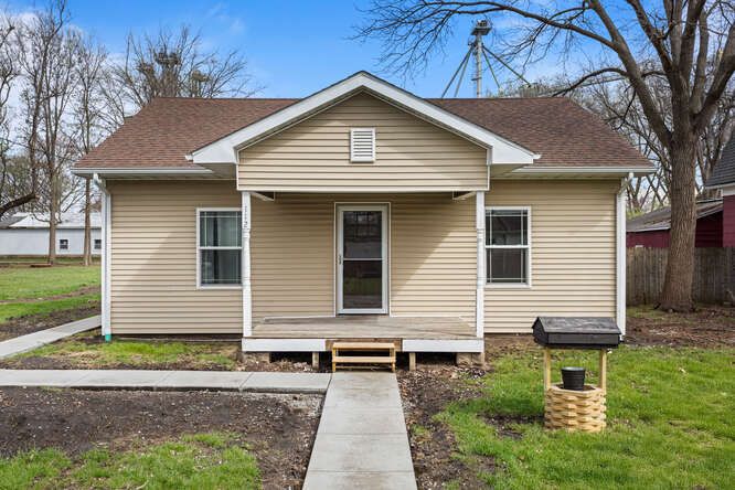 112 Center Street, Seymour, IL 61875