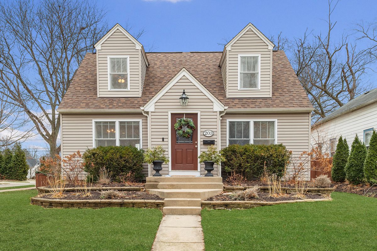 203 HUDSON Street, Westmont, IL 60559