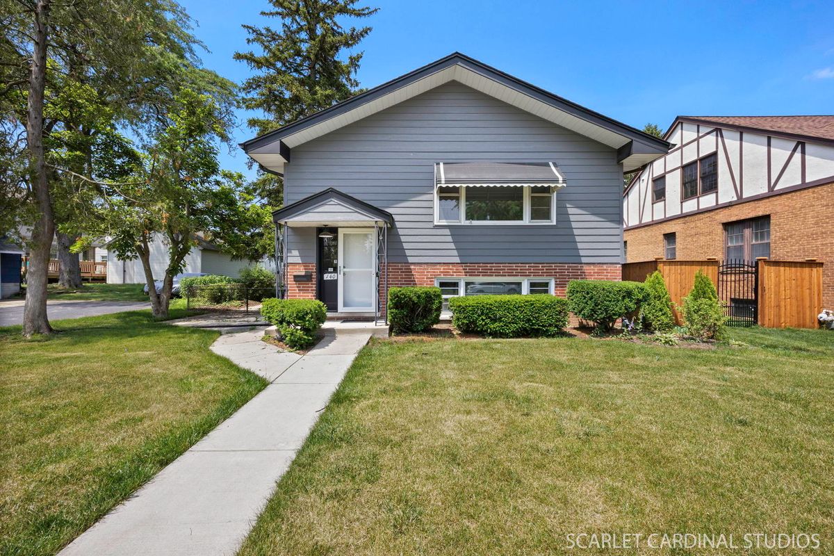 140 Adams Street, Villa Park, IL 60181