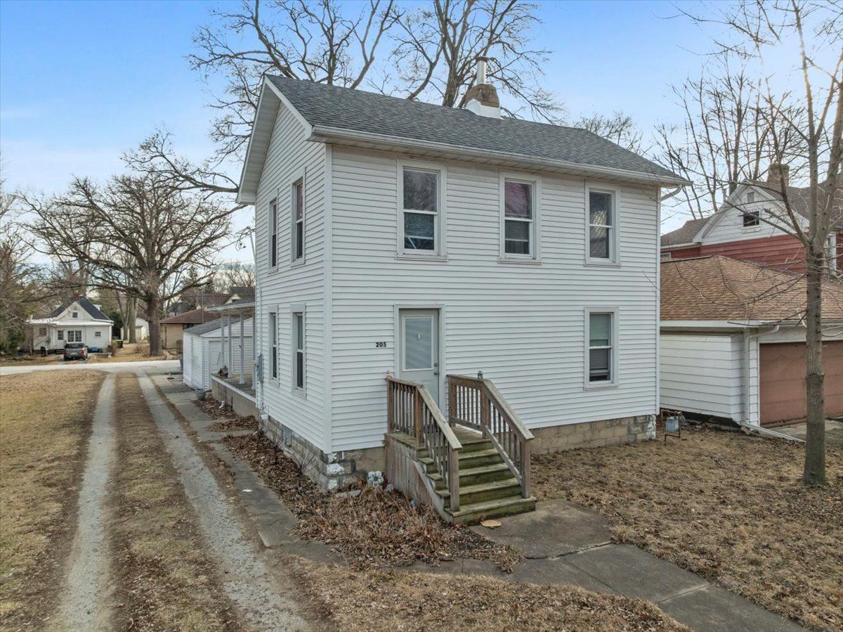 205 E Oak Street — Fairbury, IL 61739