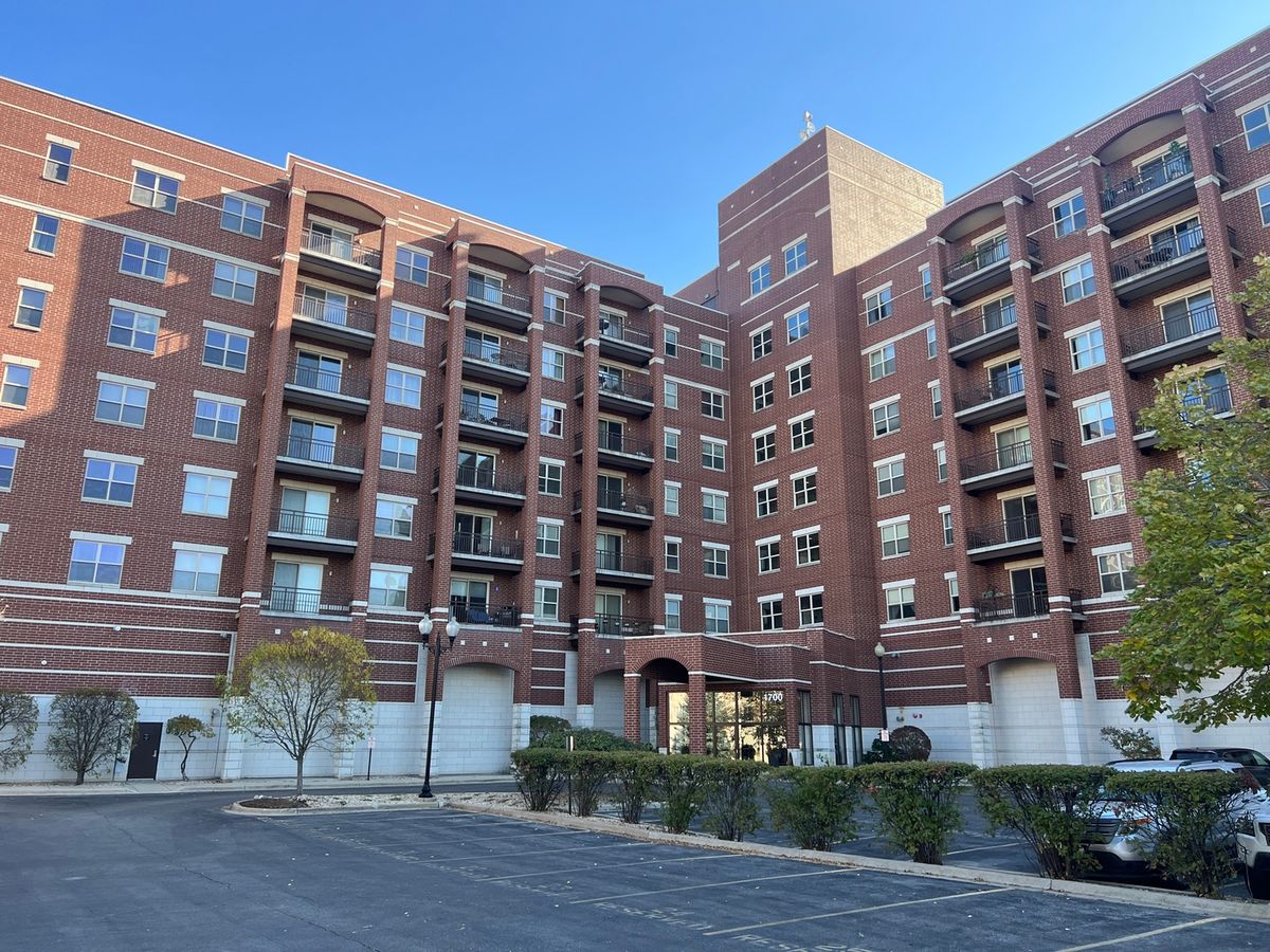 1700 Riverwoods Drive, Melrose Park, IL 60160