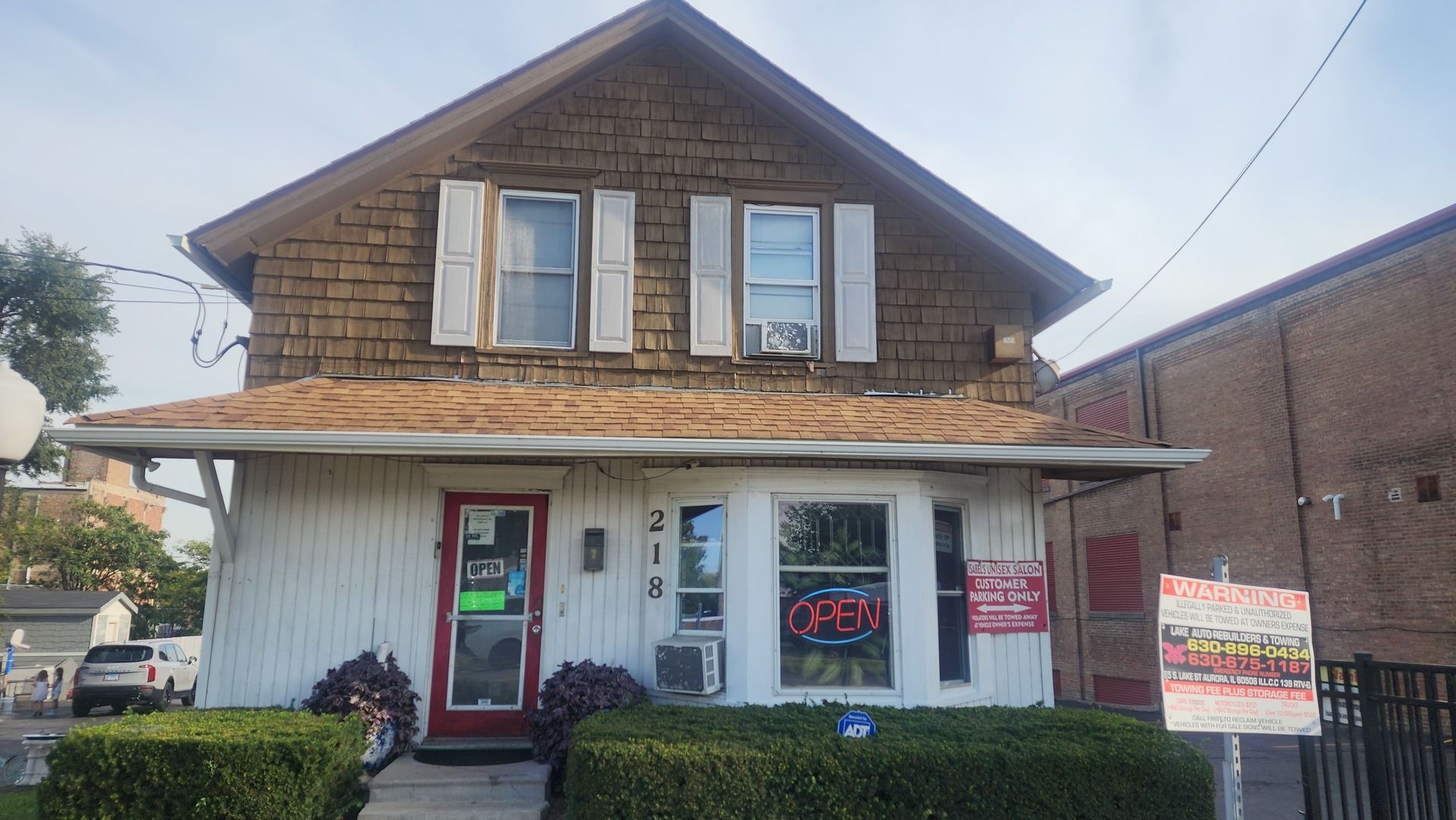 218- 220 S Lake Street — Aurora, IL 60506