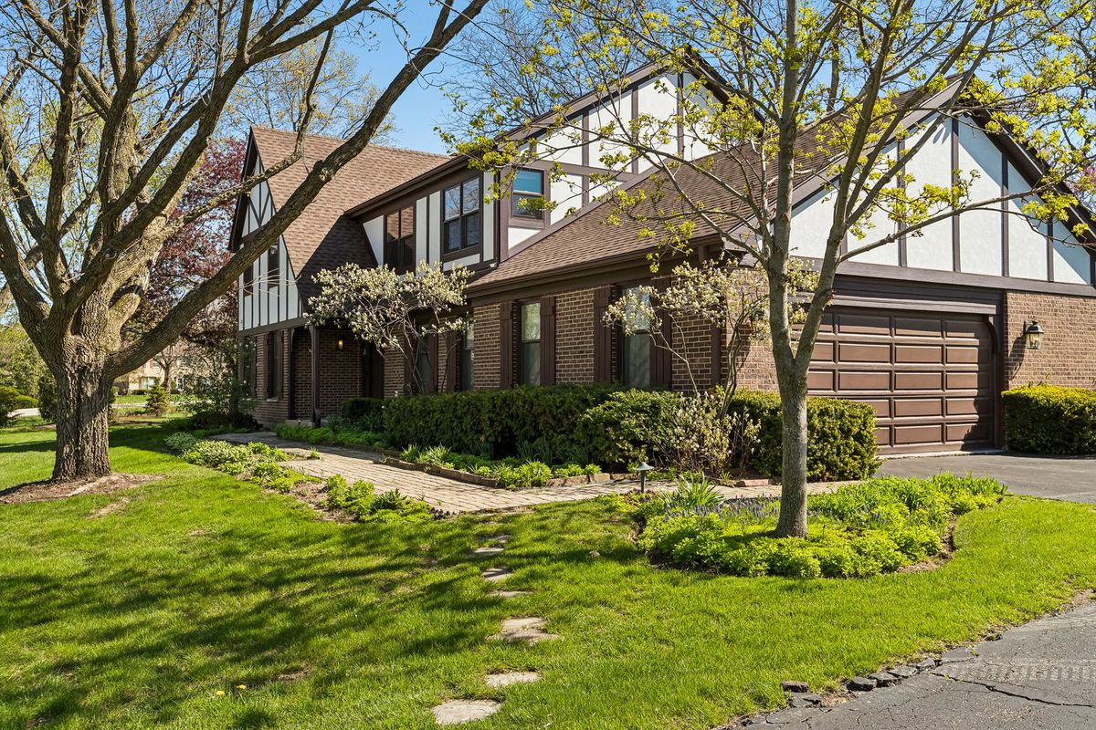 1152 Terre Drive, Libertyville, IL 60048