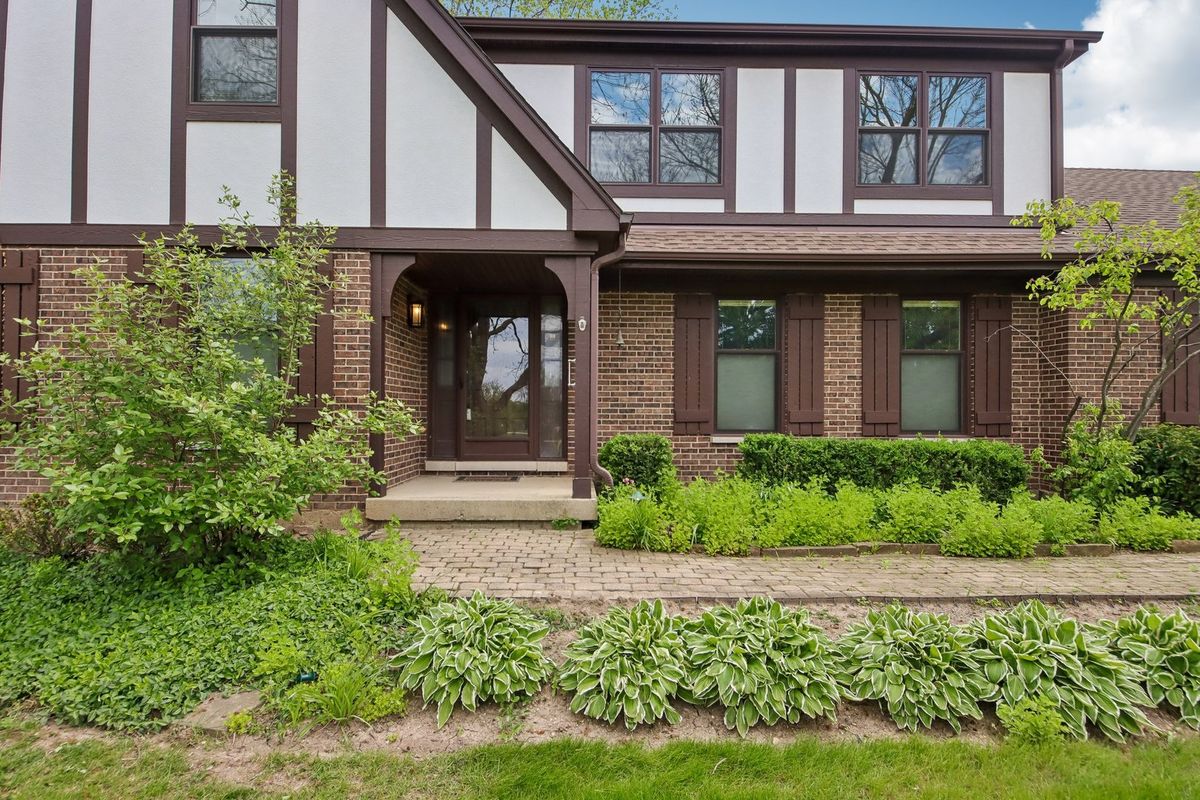 1152 Terre Drive, Libertyville, IL 60048