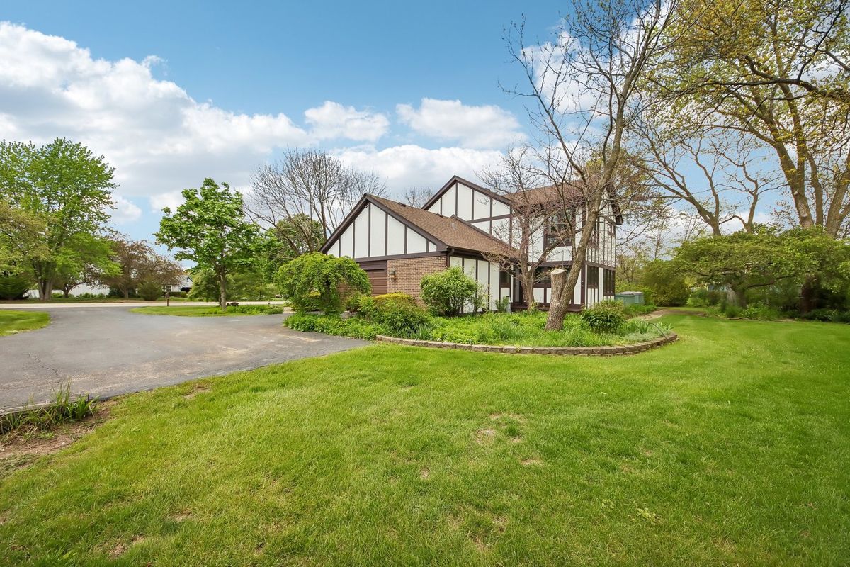 1152 Terre Drive, Libertyville, IL 60048