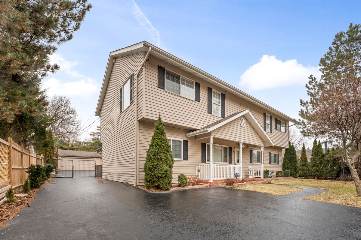 2819 Sun Valley Drive, Cary, IL 60013