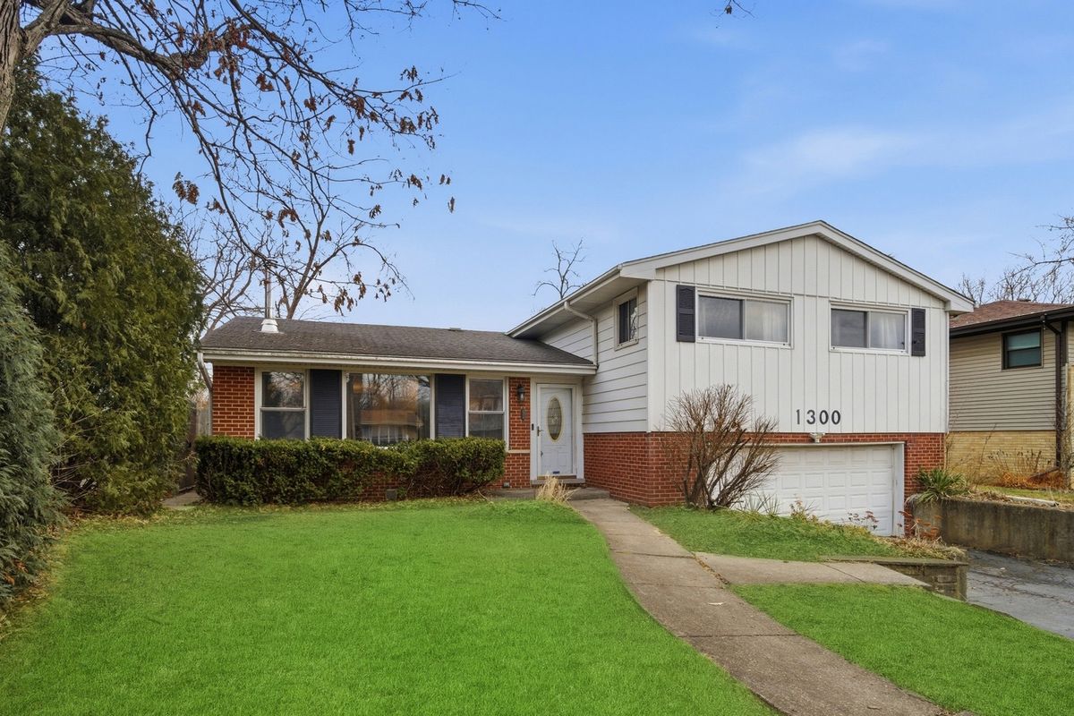 1300 Knollwood Road, Deerfield, IL 60015