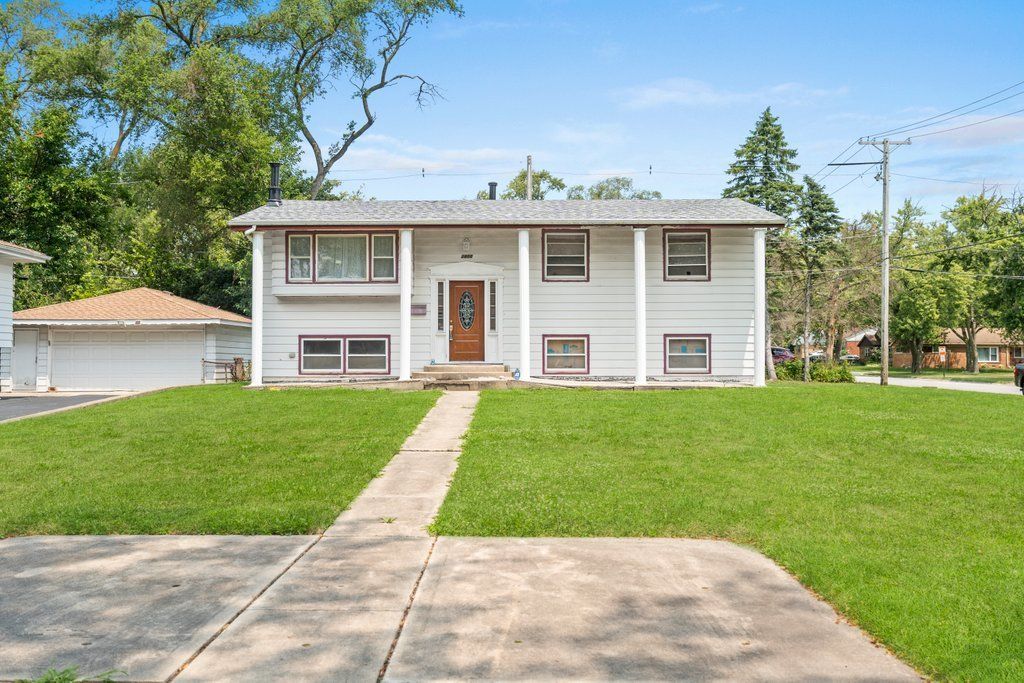 2800 Lexington Drive — Hazel Crest, IL 60429
