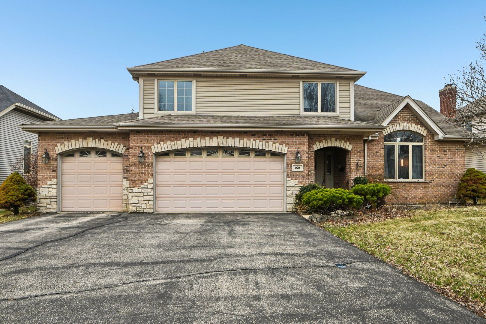 160 Lincoln Street — Roselle, IL 60172
