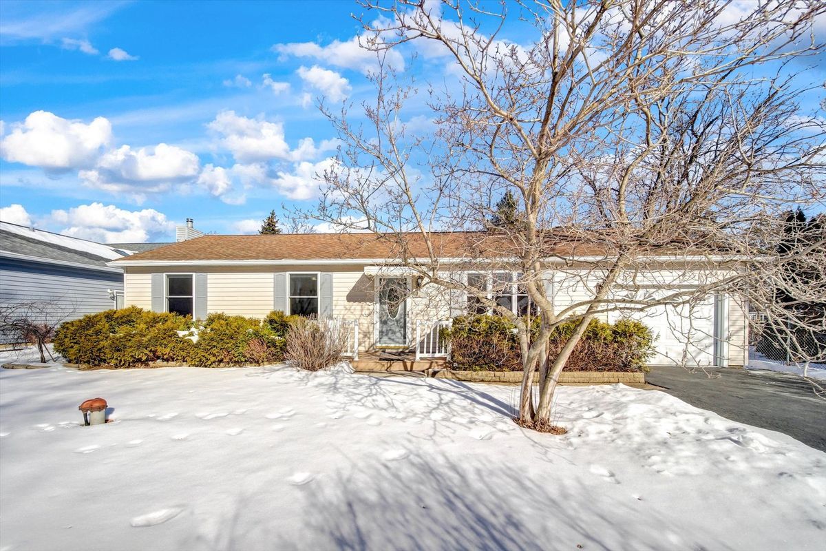 1906 Fairfield Road, Lindenhurst, IL 60046