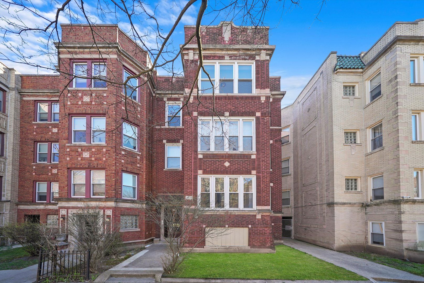 6833 Merrill Avenue — Chicago, IL 60649