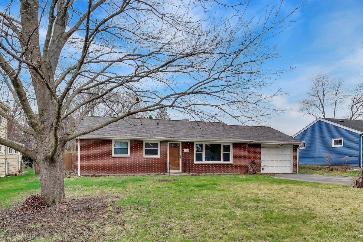 2917 VIRGINIA Avenue, McHenry, IL 60050