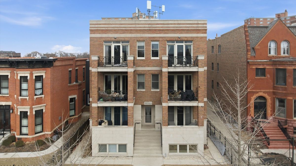 3945 ELLIS Avenue, Chicago, IL 60653