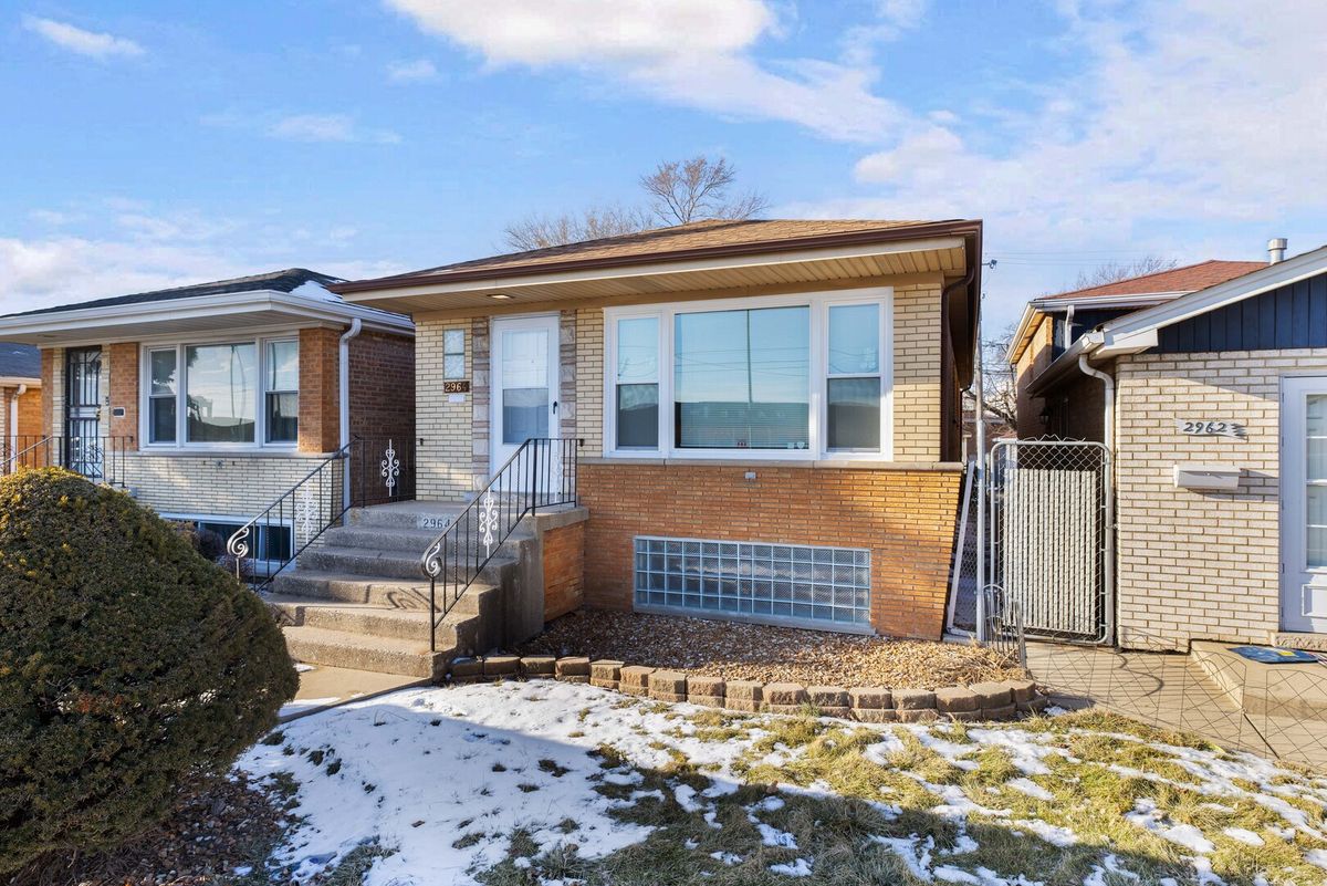 2964 Columbus Avenue, Chicago, IL 60652