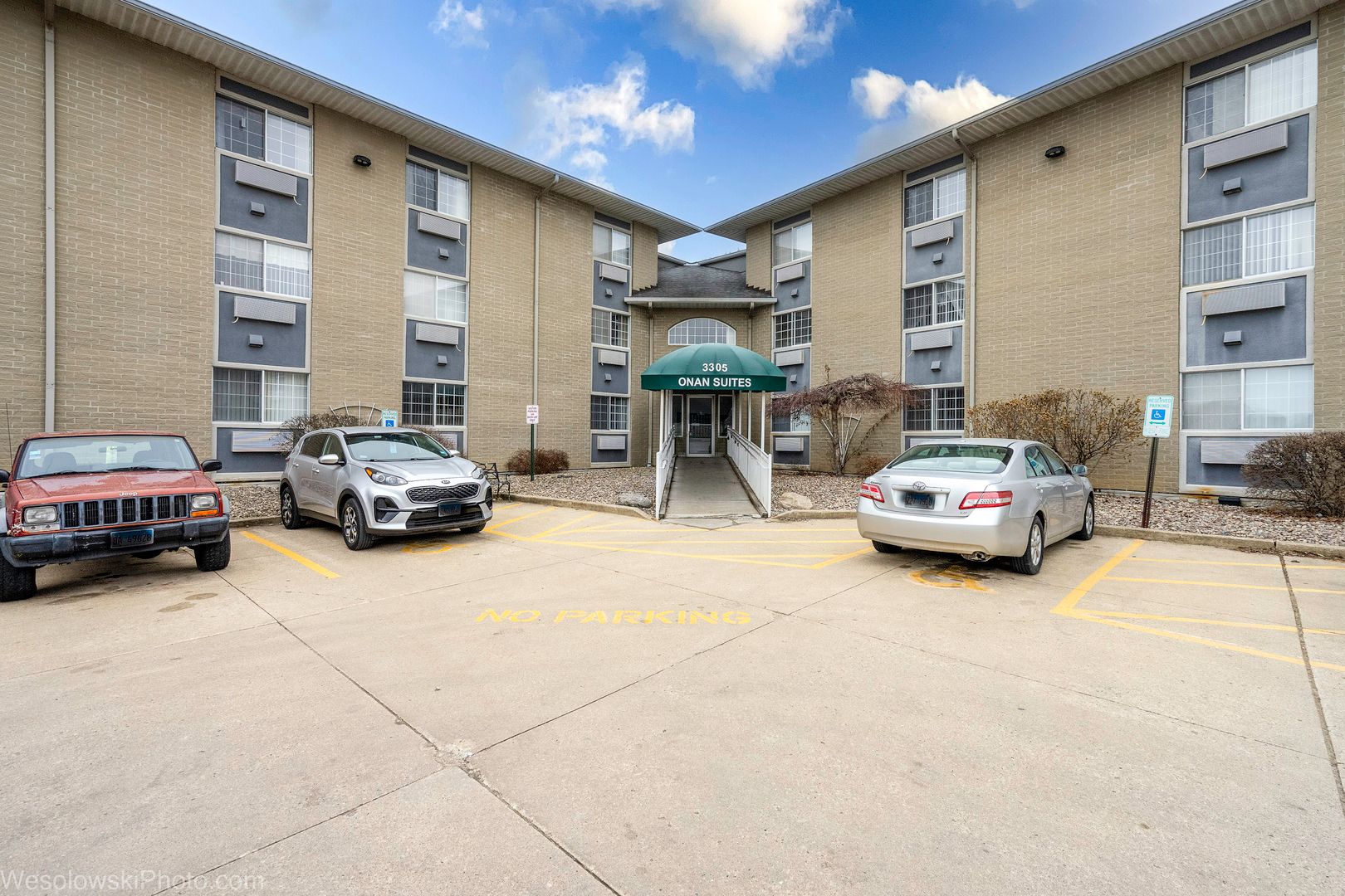 3305 Sunset Avenue #206 — Waukegan, IL 60087
