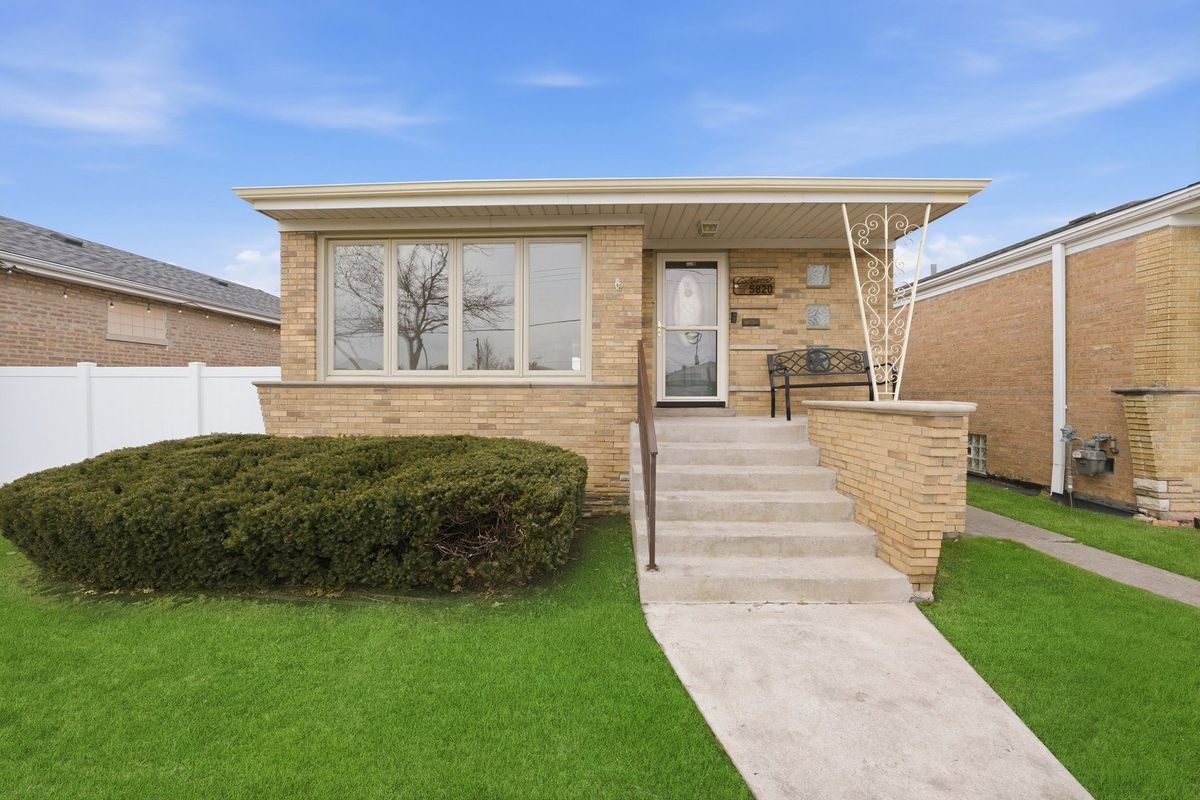 5820 NARRAGANSETT Avenue, Chicago, IL 60638