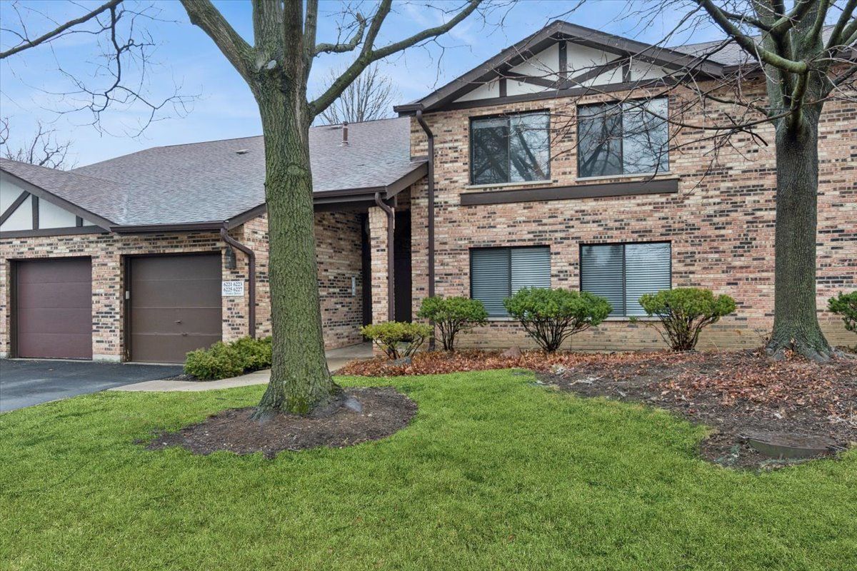 6227 Trinity Drive #2-B — Lisle, IL 60532