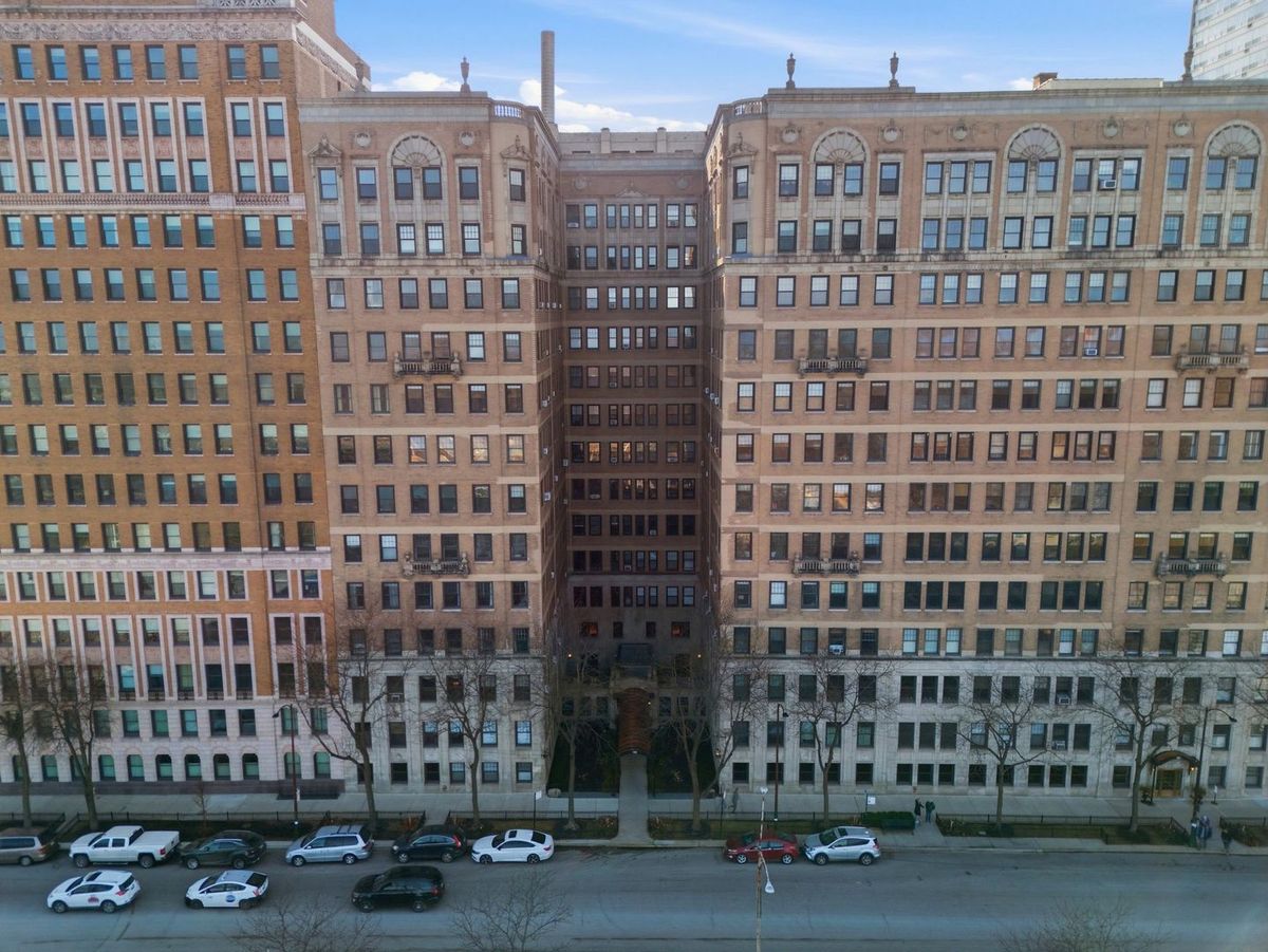 3520 Lake Shore Drive, Chicago, IL 60657