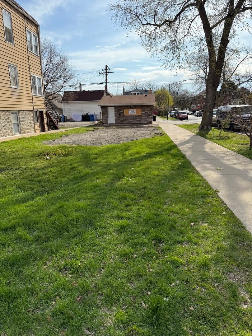 4557 S Francisco Avenue — Chicago, IL 60632