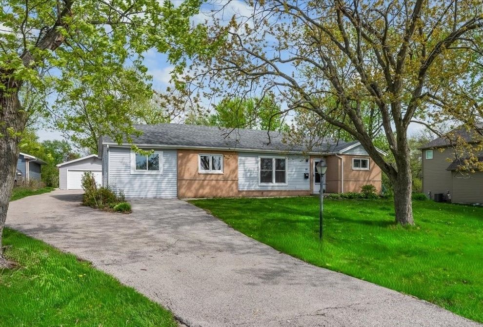 985 Aspen Street — Hoffman Estates, IL 60169
