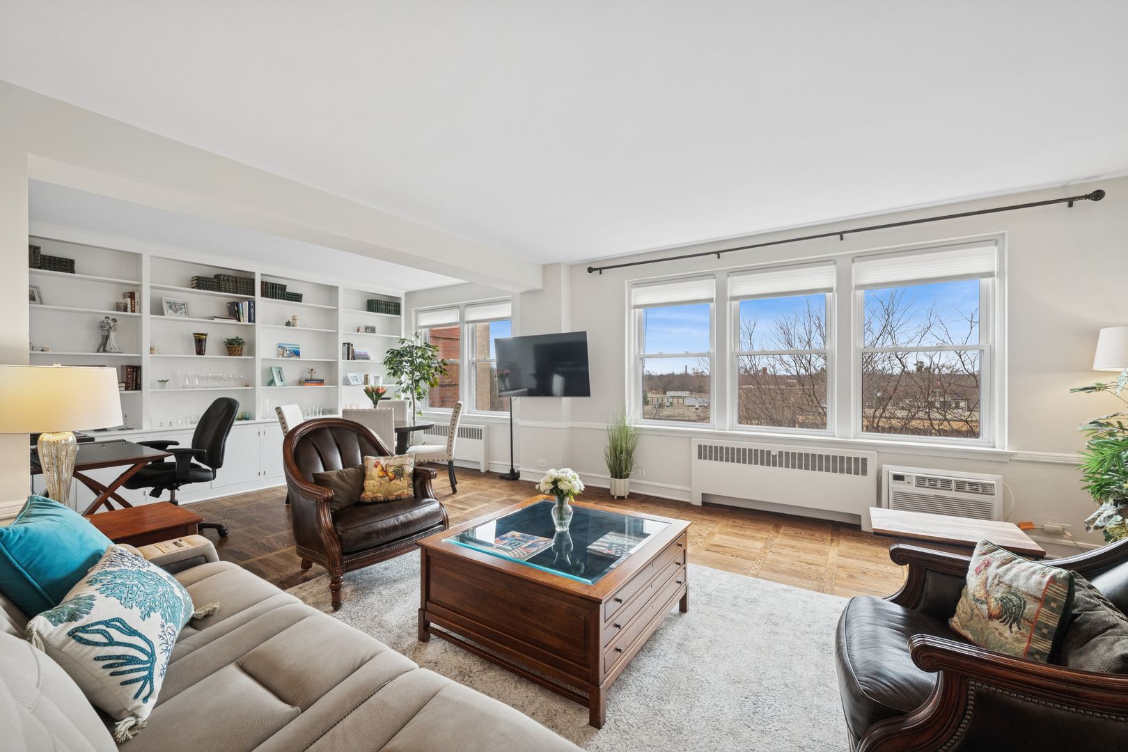 1585 Ridge Avenue #611 — Evanston, IL 60201