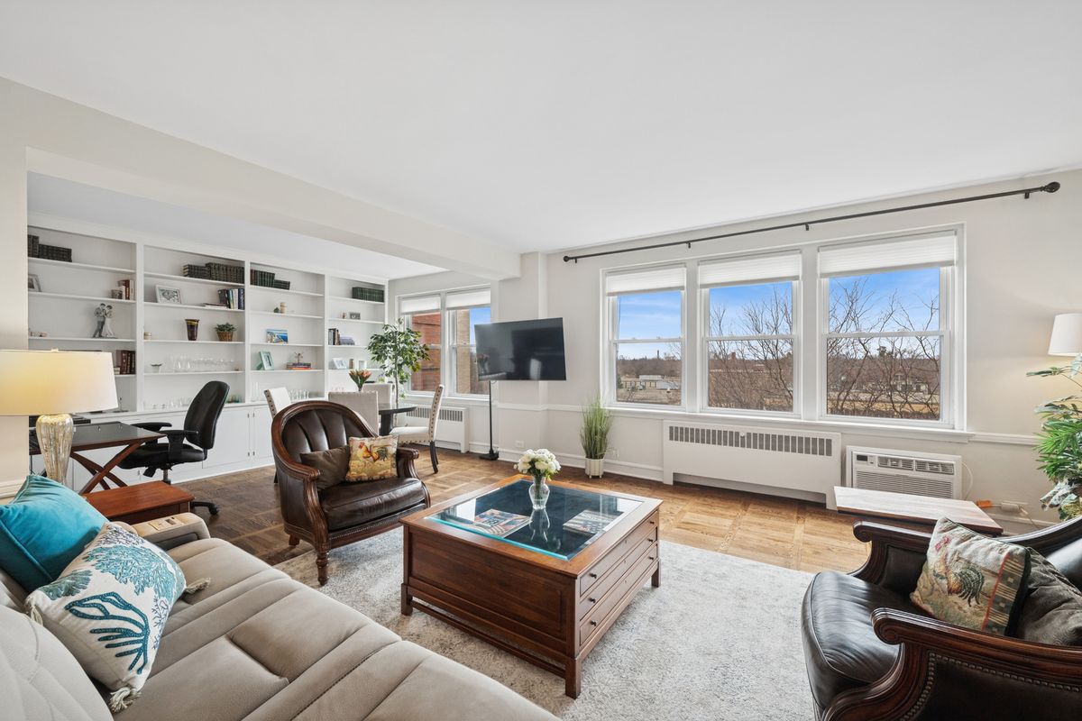 1585 Ridge Avenue, Evanston, IL 60201