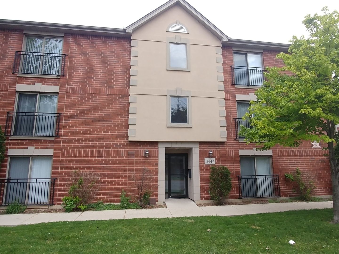 3447 S Ridgeland Avenue #103 — Berwyn, IL 60402