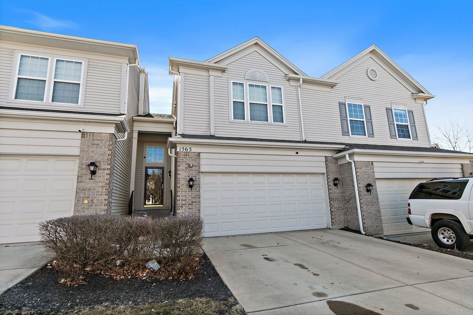 1563 Yellowstone Drive — Streamwood, IL 60107