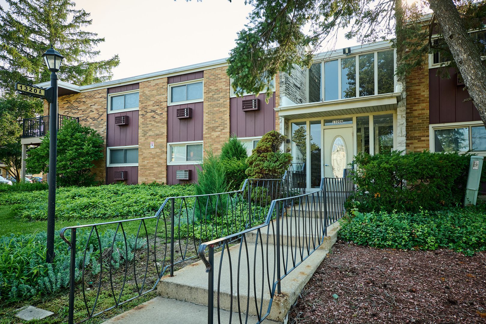 1320A Lore Lane #101 — Lombard, IL 60148