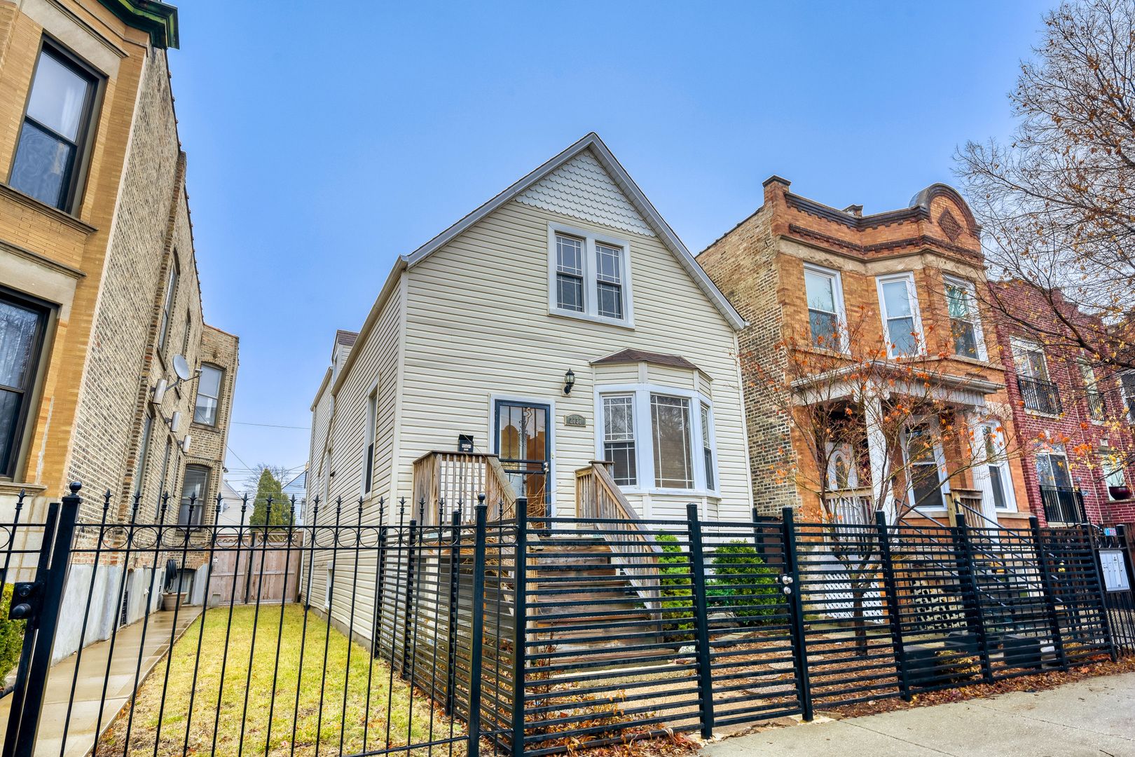 2737 N Central Park Avenue — Chicago, IL 60647