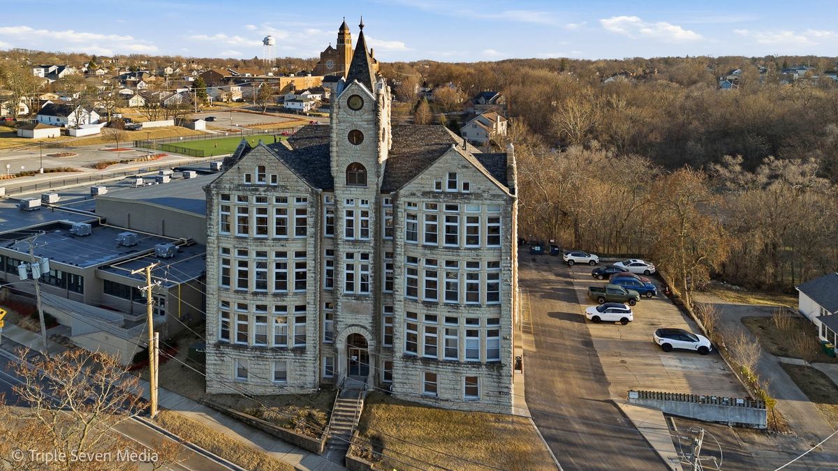 400 McCarthy Road, Lemont, IL 60439