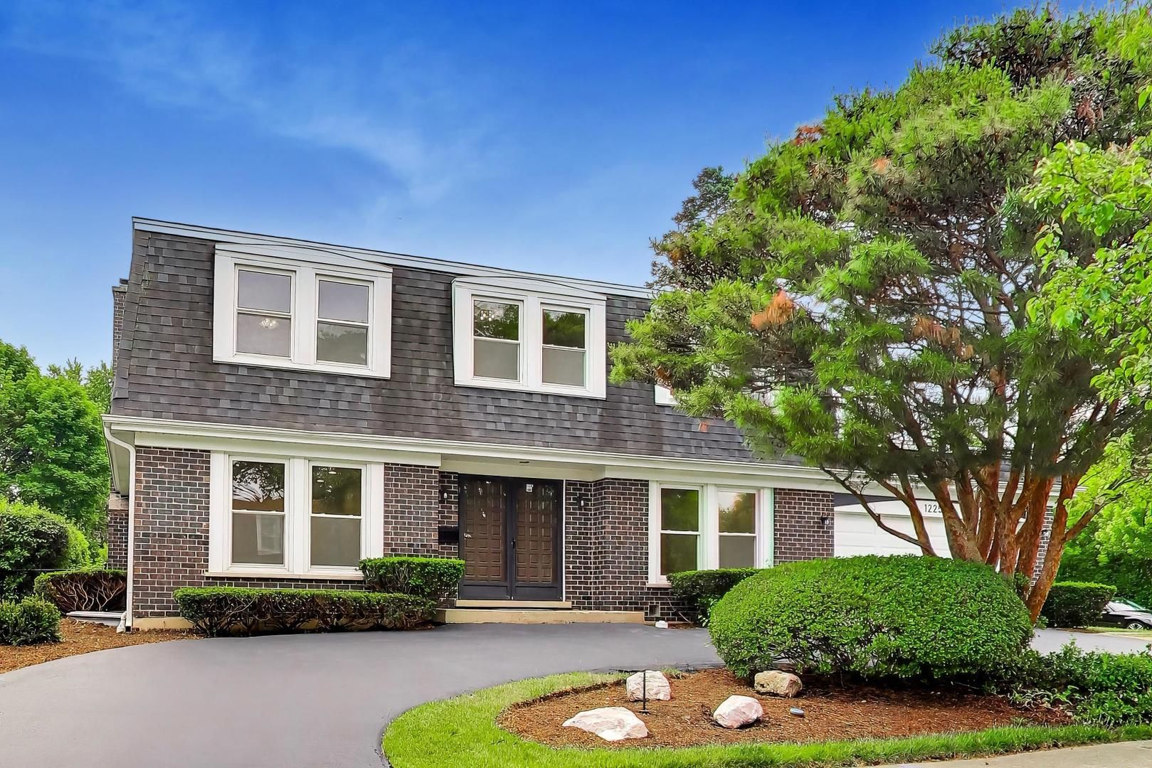 1225 Laurel Avenue — Deerfield, IL 60015