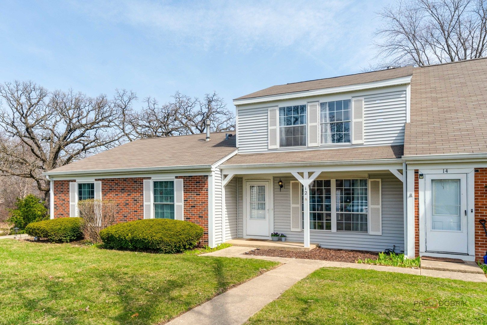 12 Oak Valley Drive — Cary, IL 60013