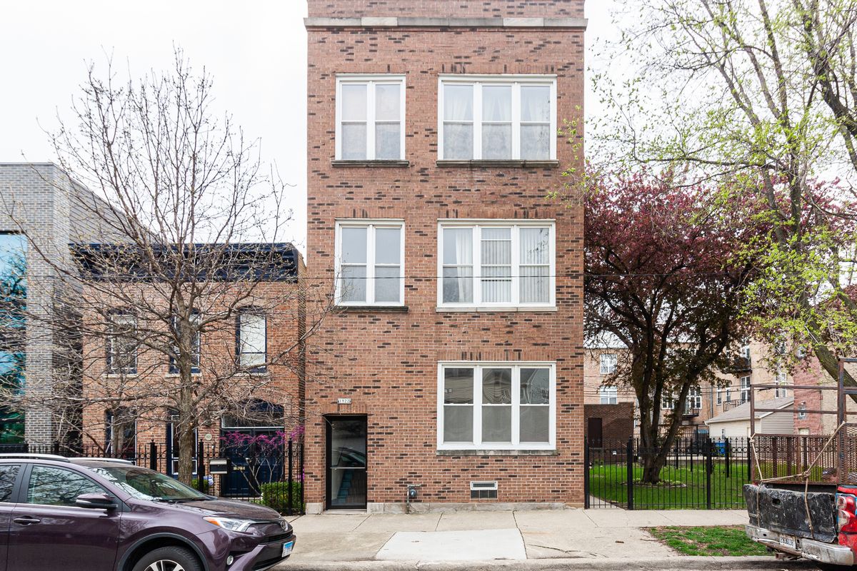 1922 Wilmot Avenue, Chicago, IL 60647