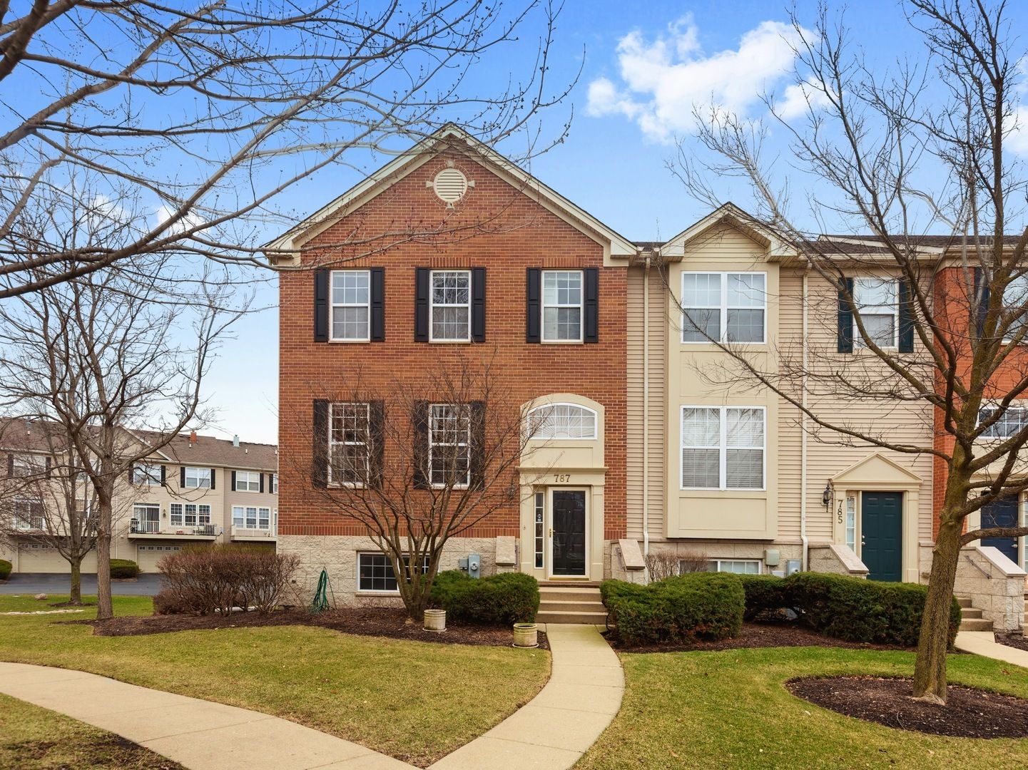 787 Thornbury Court — Bartlett, IL 60103