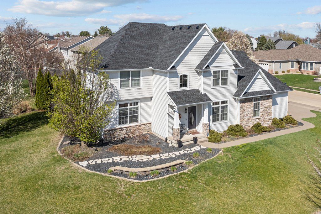 4220 48TH Street, Davenport, IA 52807