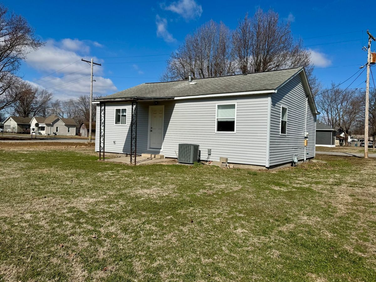 103 E North Street, Sesser, IL 62884