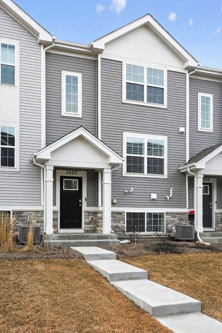 1007 Briar Glen Court, Hampshire, IL 60140