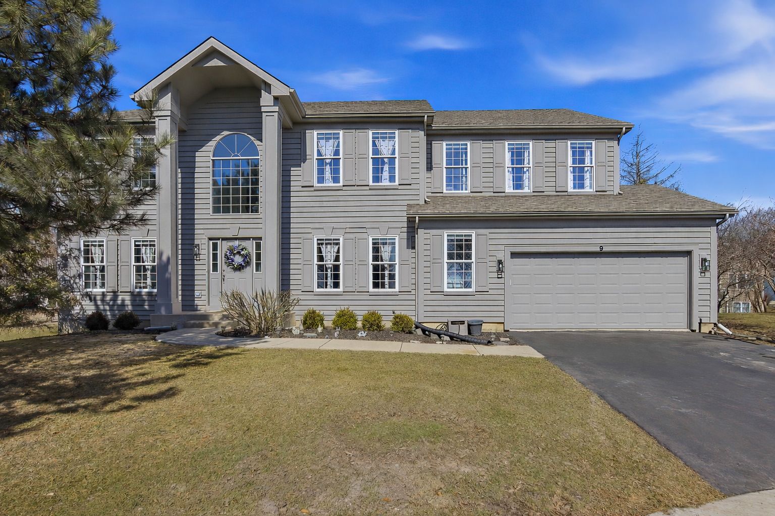 9 Laurel Valley Court — Lake In The Hills, IL 60156
