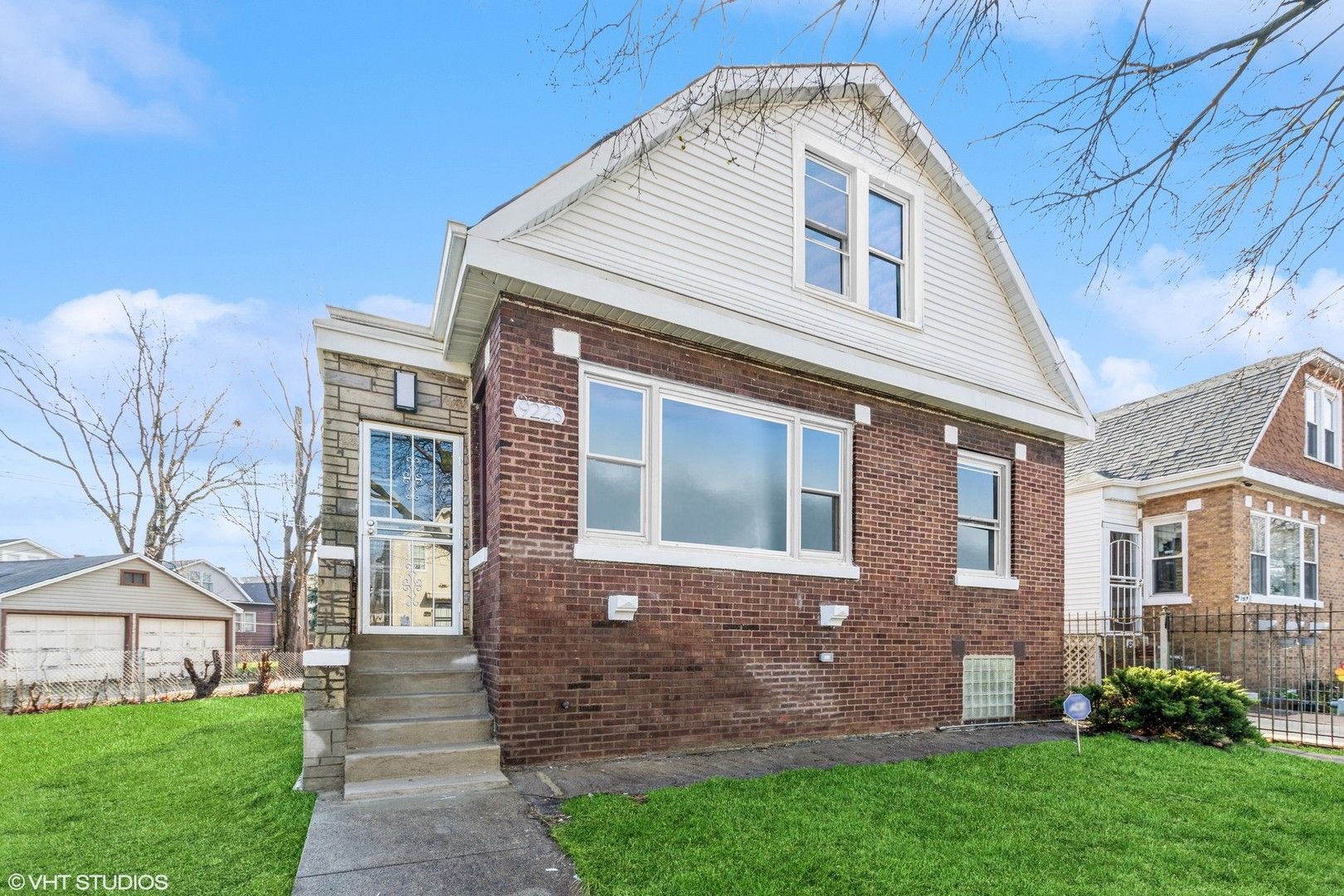 9223 S MANISTEE Avenue — Chicago, IL 60617