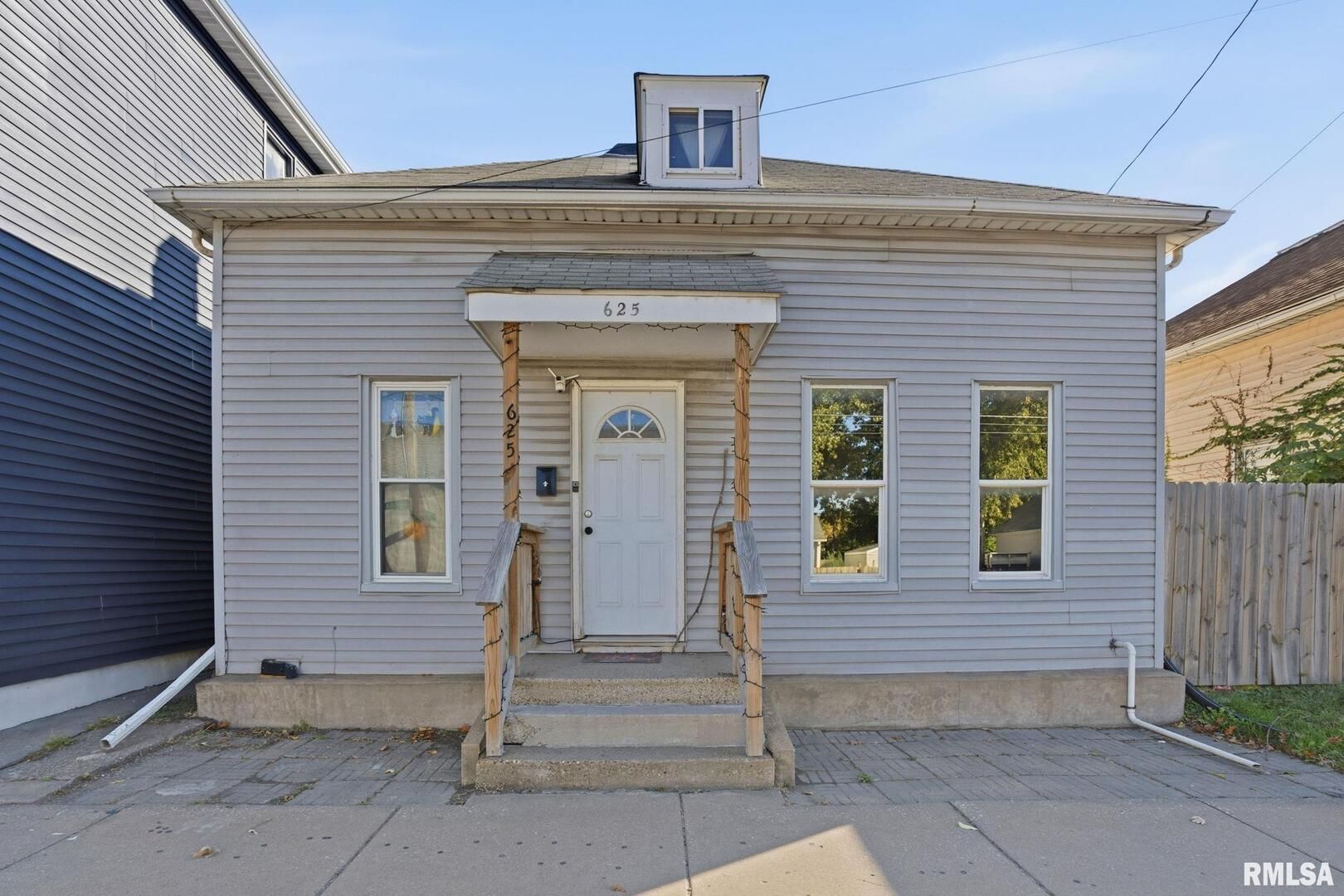 625 N DIVISION Street — Davenport, IA 52802