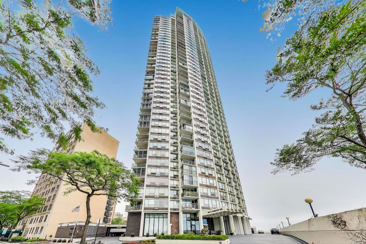 940 Glenlake Avenue, Chicago, IL 60660