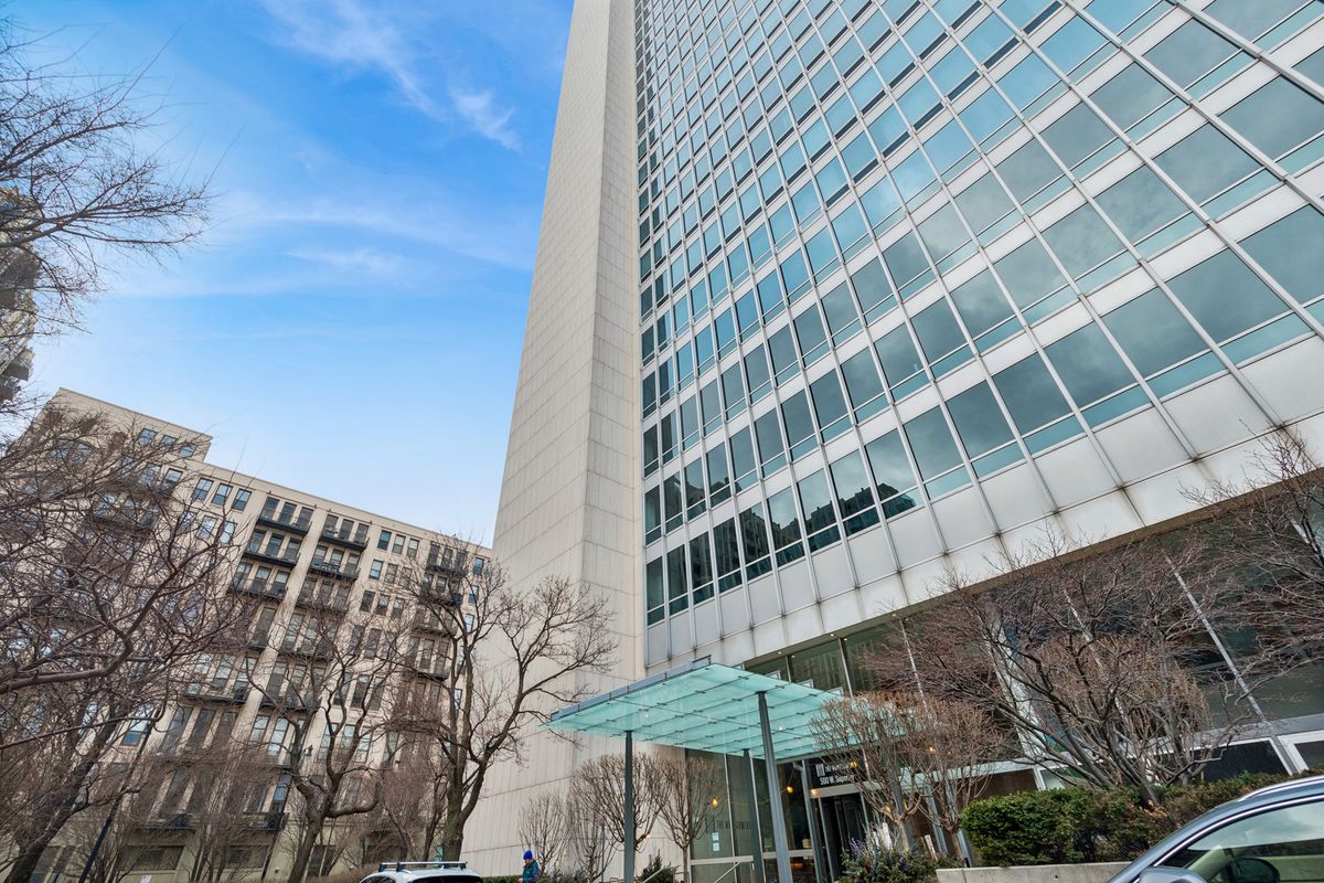 500 SUPERIOR Street, Chicago, IL 60654