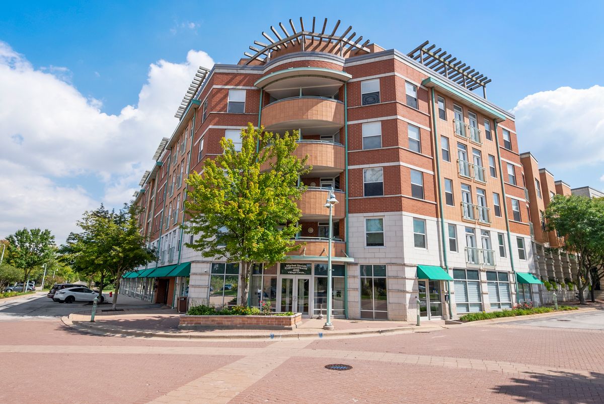 400 VILLAGE Circle, Willow Springs, IL 60480