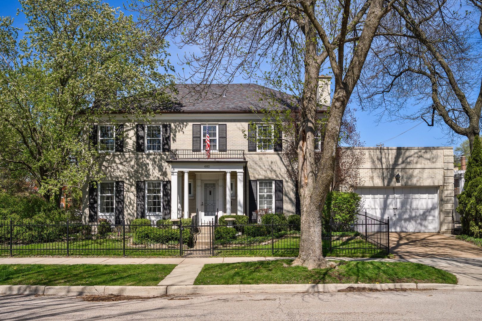 6103 N Kirkwood Avenue — Chicago, IL 60646
