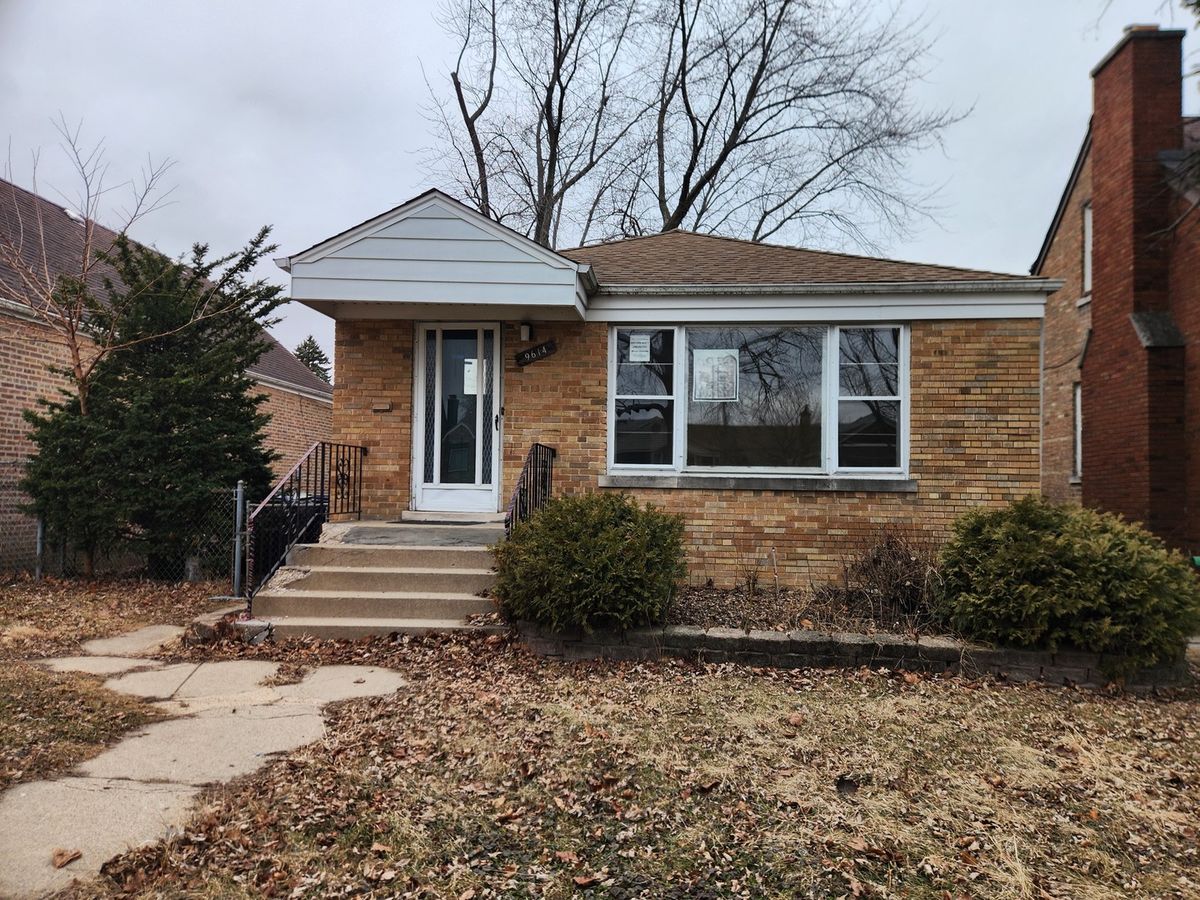 9614 Maplewood Avenue, Evergreen Park, IL 60805