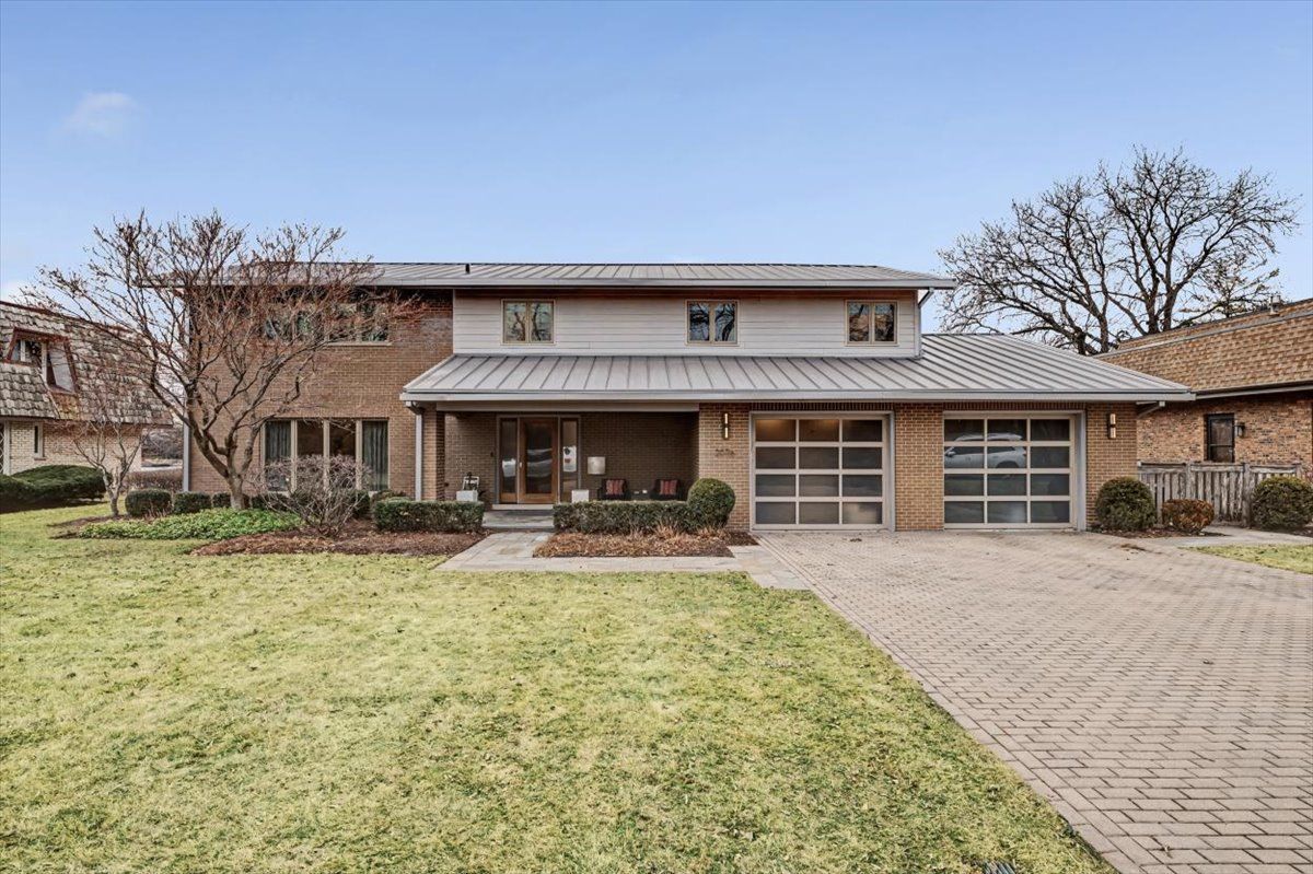 2076 Valley Lo Lane — Glenview, IL 60025