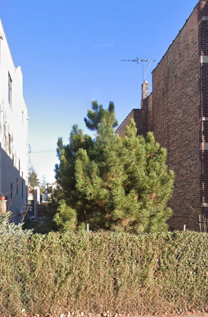 3713 S Damen Avenue — Chicago, IL 60609