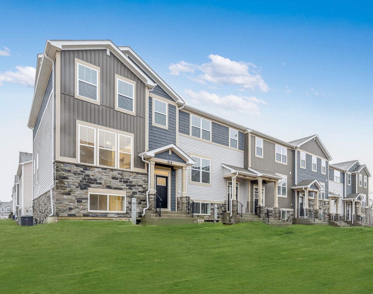 414 Red Oak Circle, Volo, IL 60020